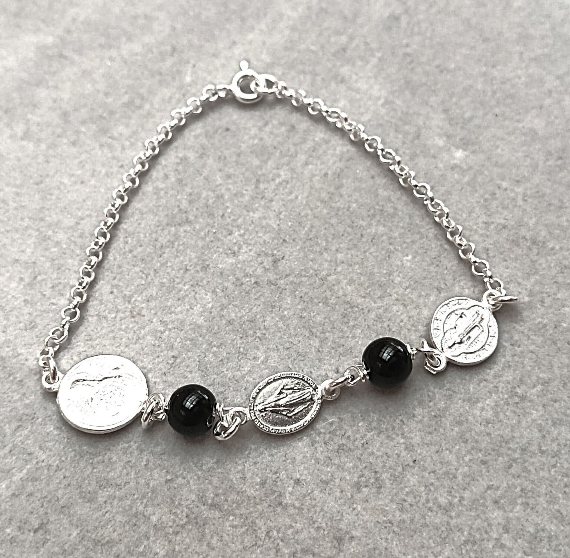 pulsera triple protección llave San Benito, judas Tadeo y virgen de la milagrosa - 5