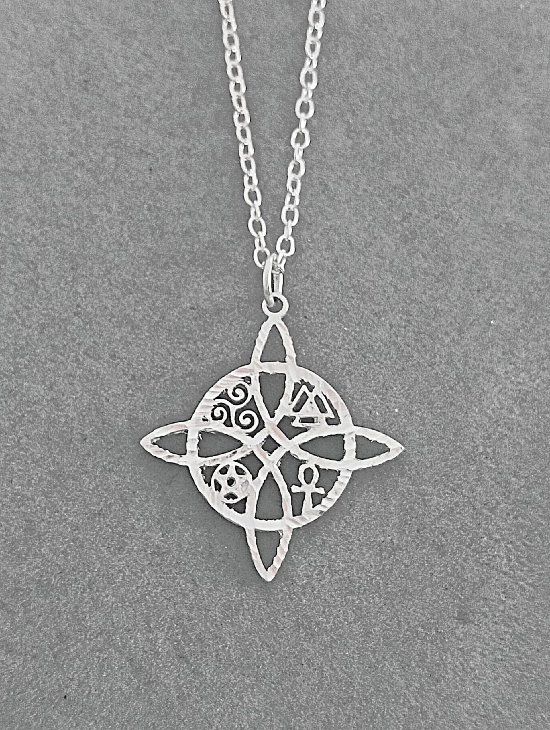 Collar nudo de bruja con símbolos en el centro diseño tallado - 3