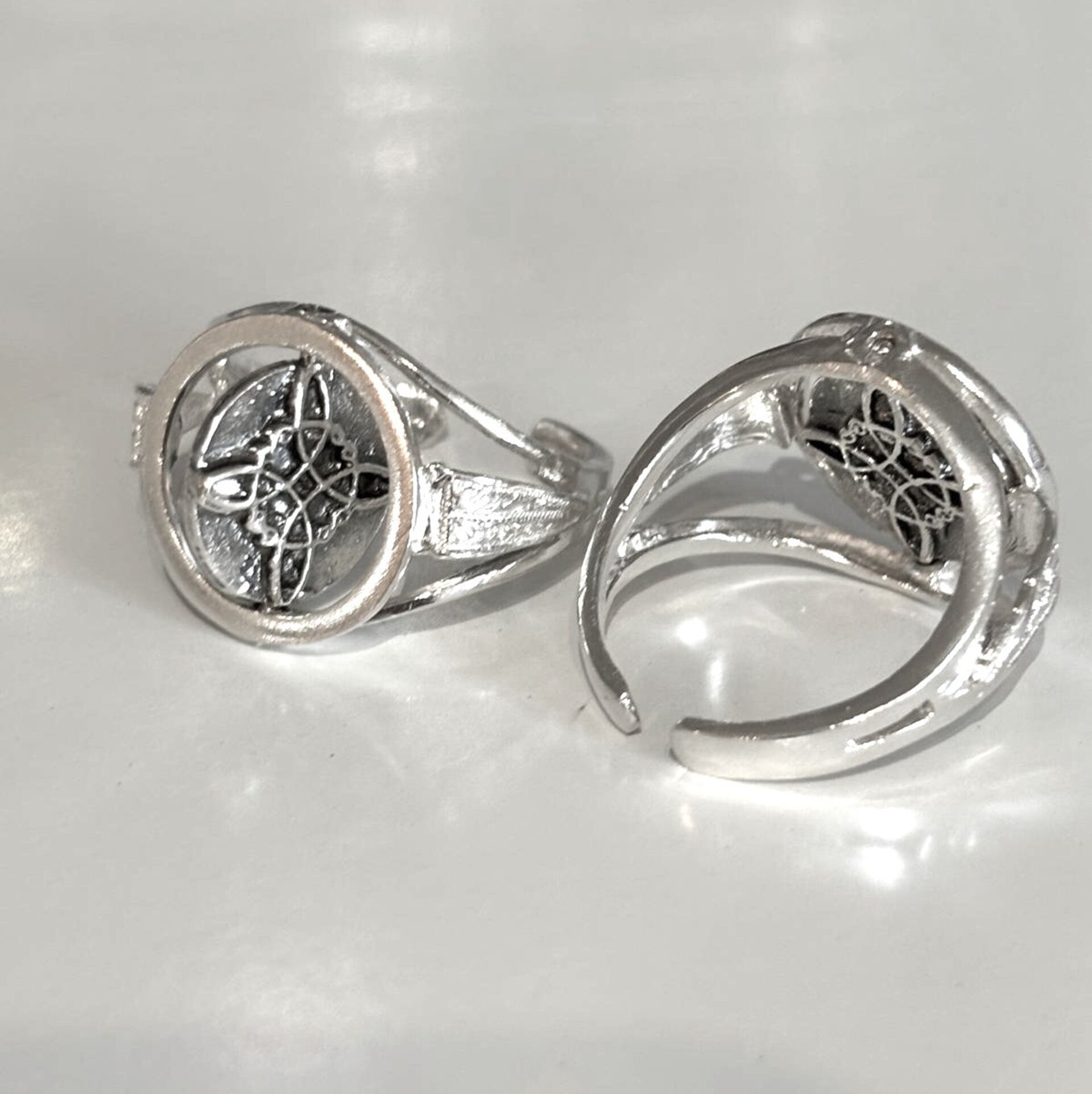 Anillo giratorio nudo de bruja y tetragrámaton - 11