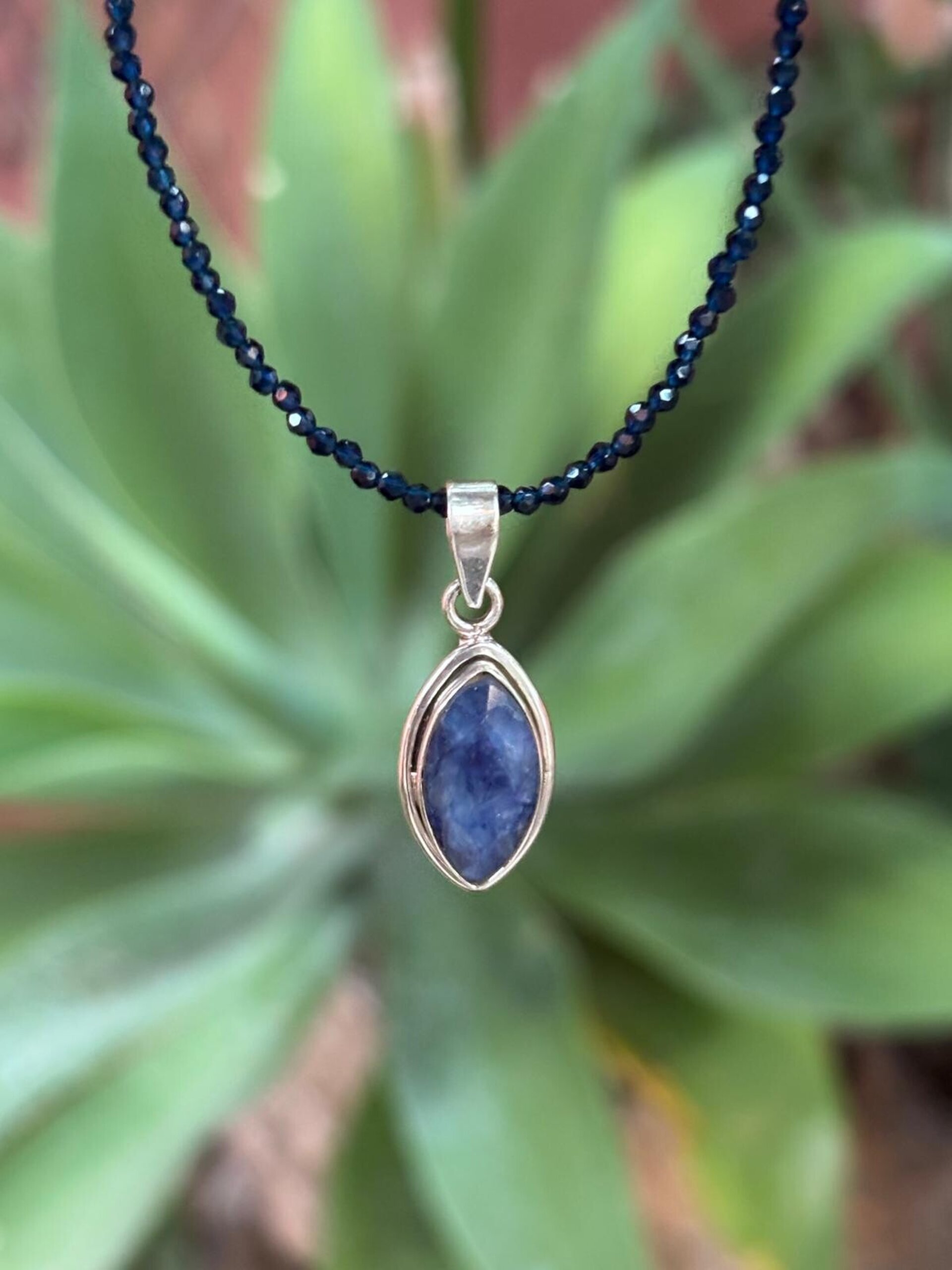 Gargantilla facetada zafiro y colgante - 5