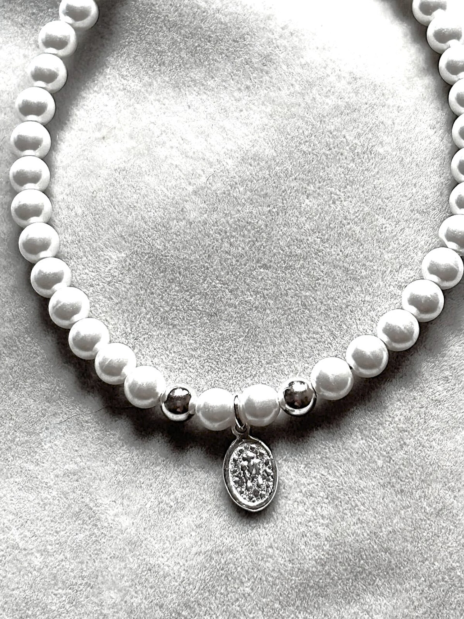 PULSERA PERLAS Y VIRGEN DE LA MILAGROSA - 2