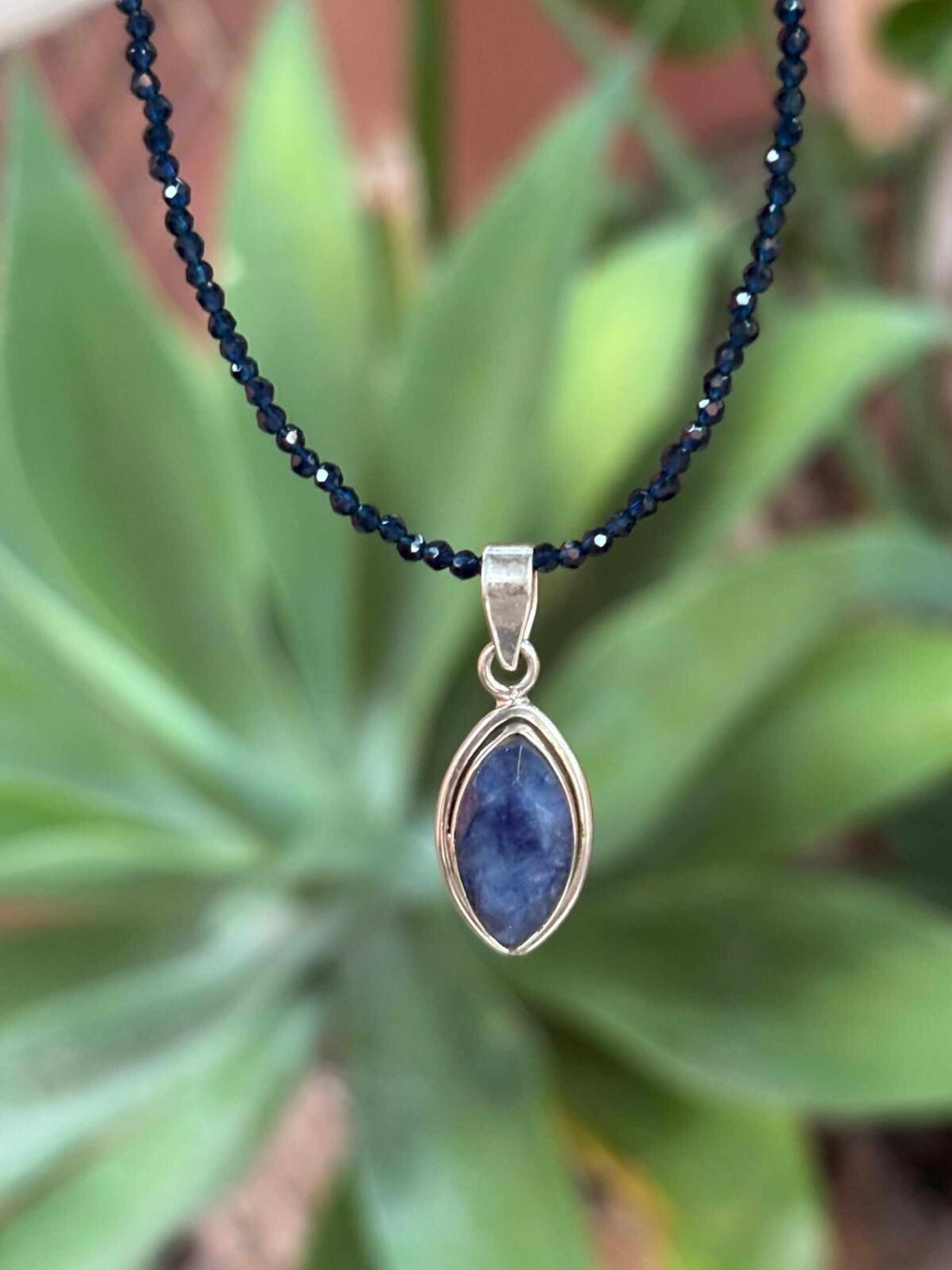 Gargantilla facetada zafiro y colgante - 4