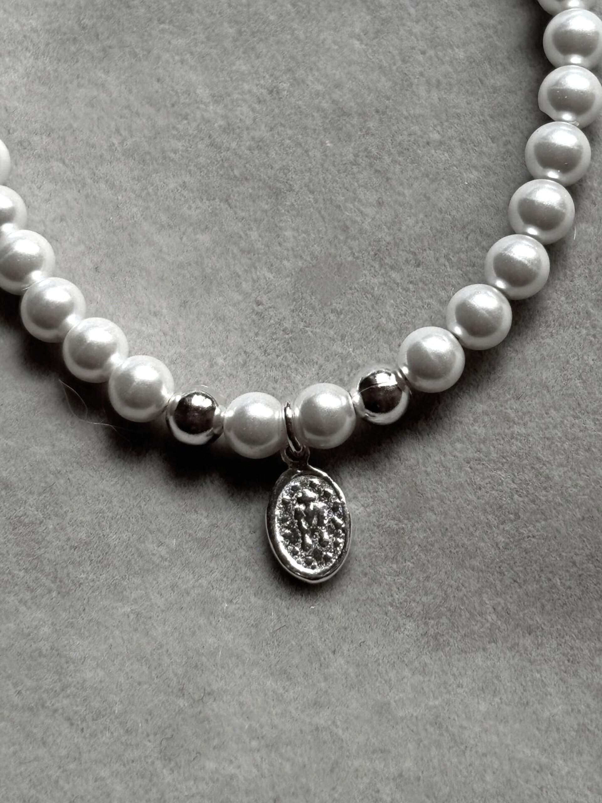 PULSERA PERLAS Y VIRGEN DE LA MILAGROSA - 3