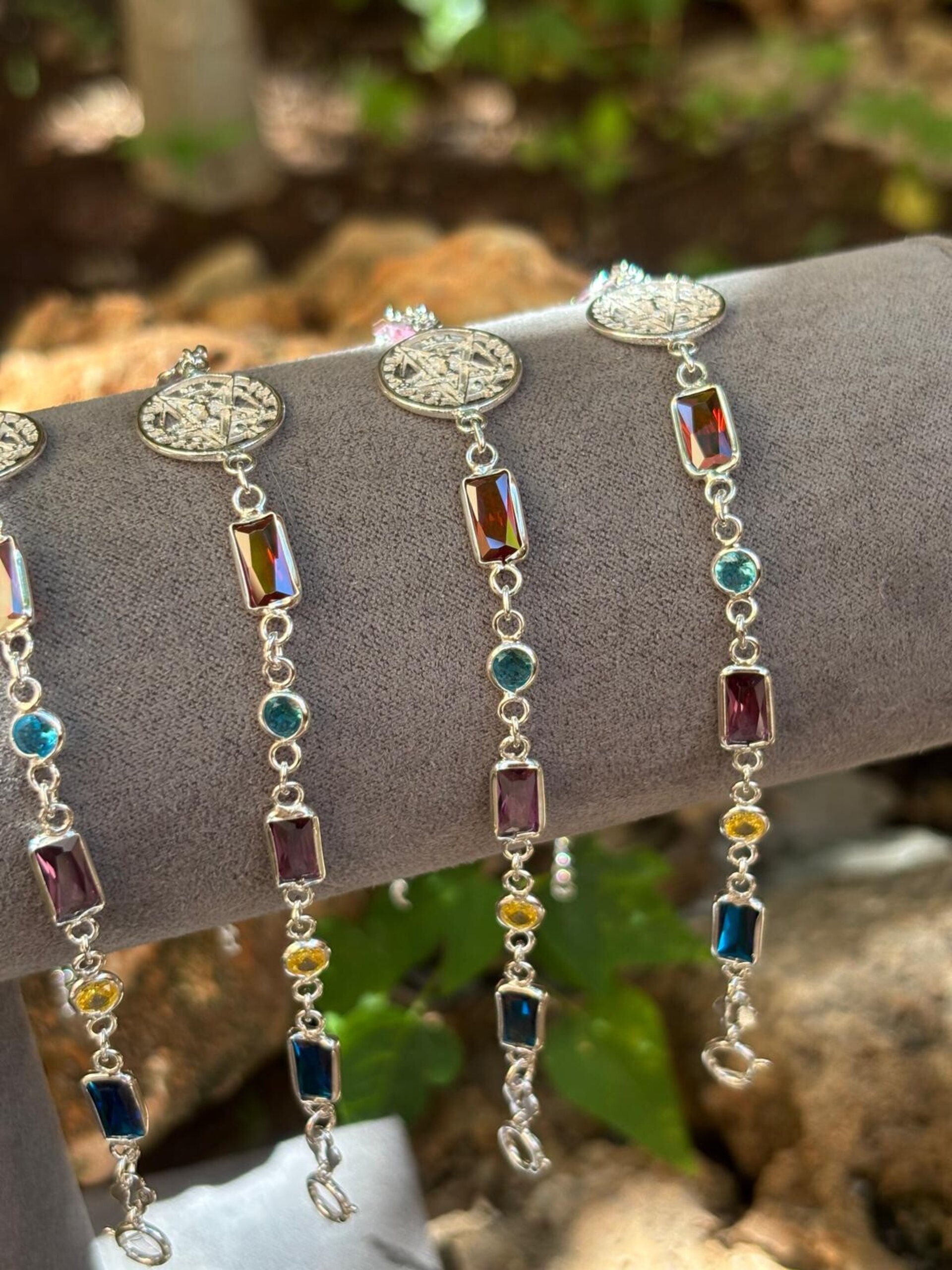 Pulsera amuleto tetragrámaton con cristales - 10