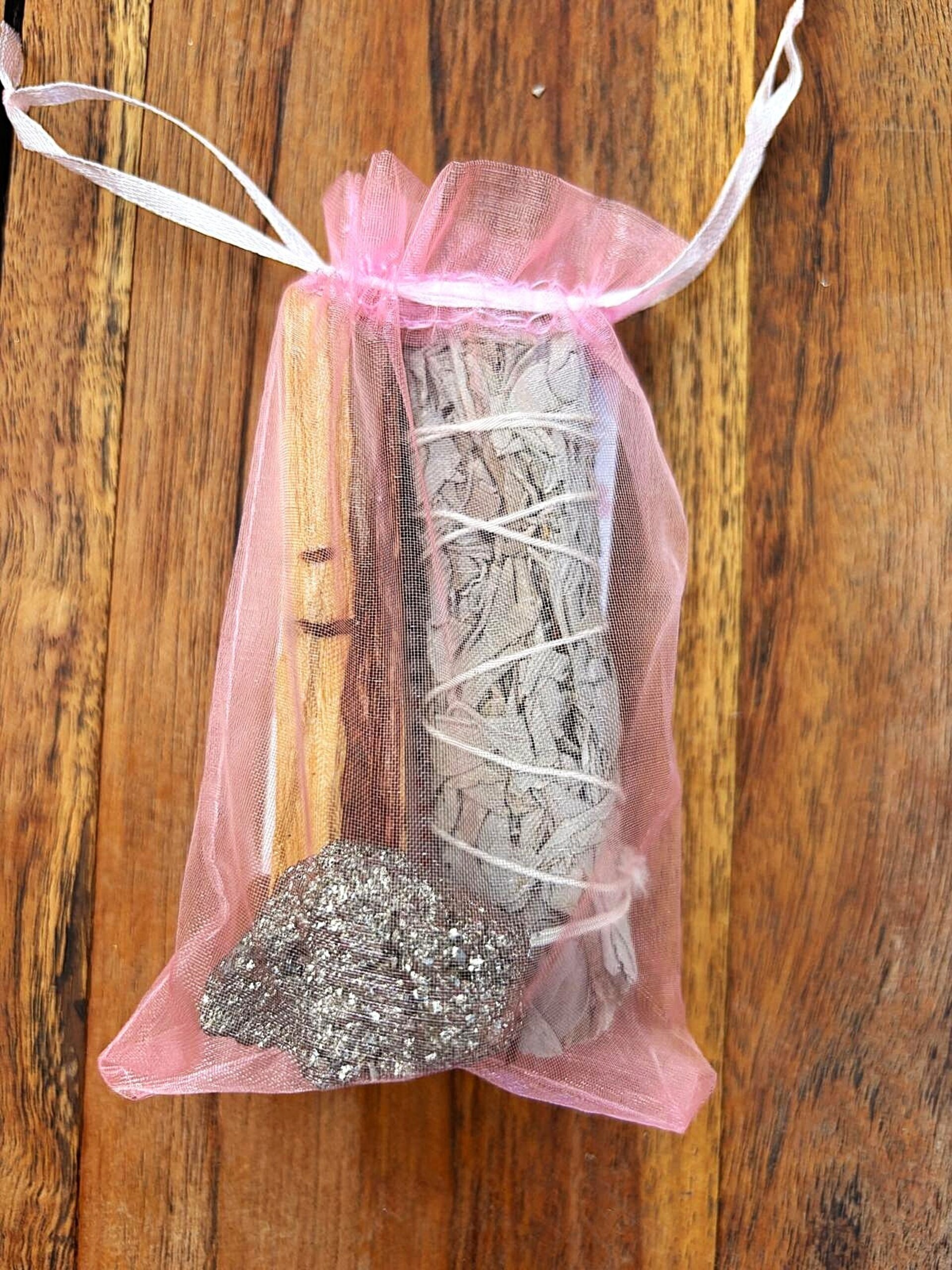 Kit Limpieza Y Abundancia :Atado Salvia , Palo Santo, Selenita y Pirita - 3