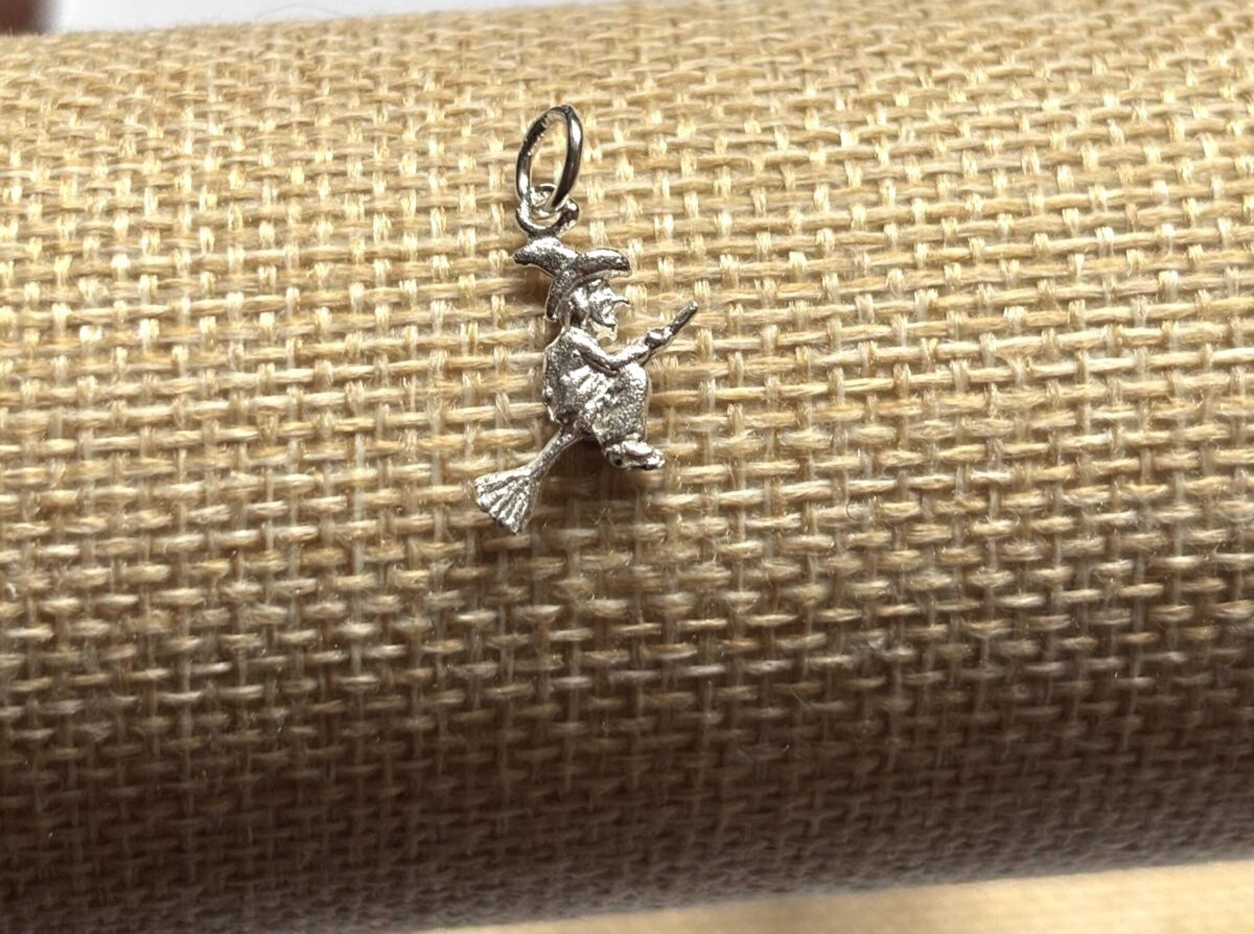 colgante brujita de la suerte - 4