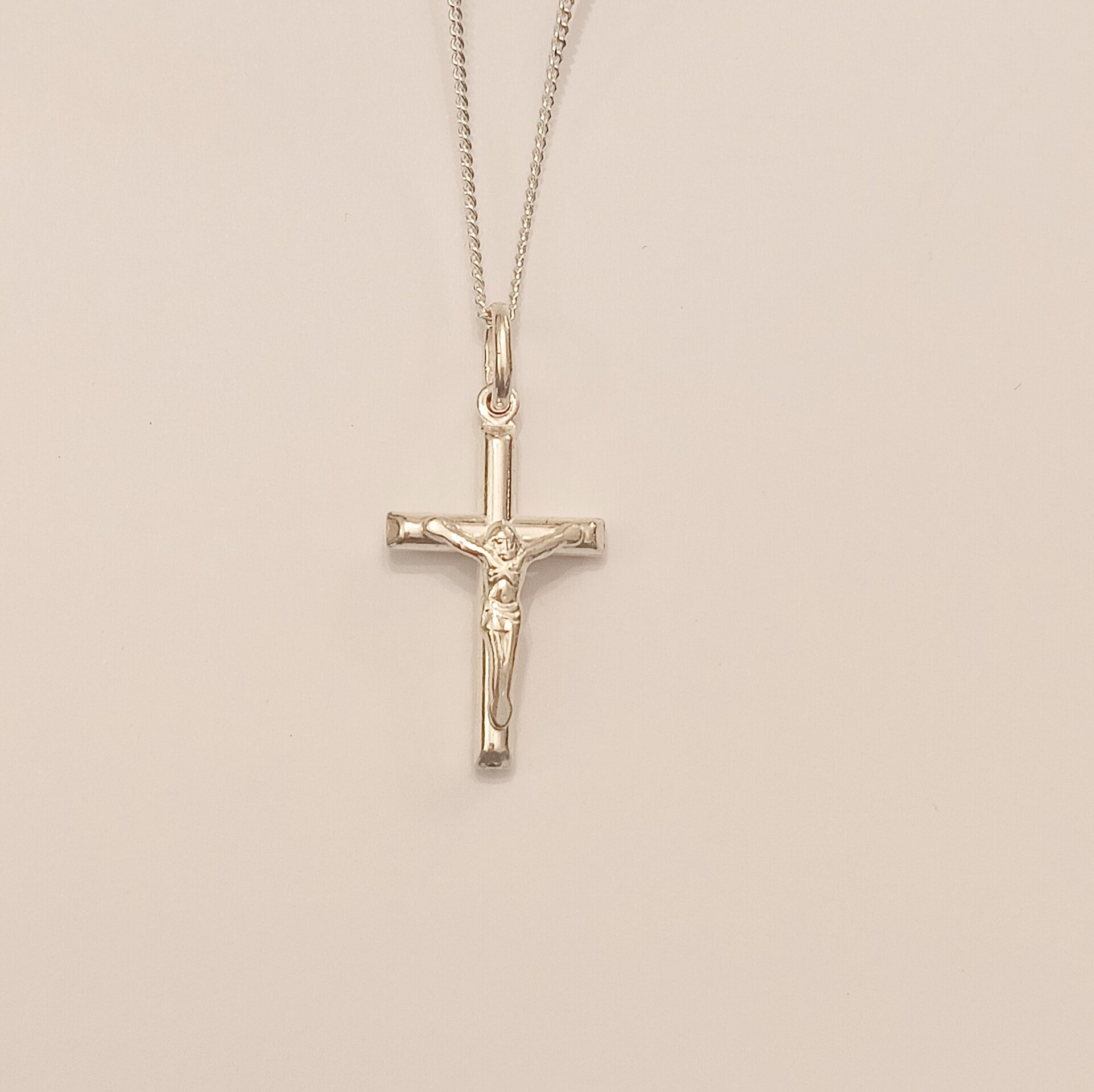 Collar hombre de 50cm con cruz y cristo - 4