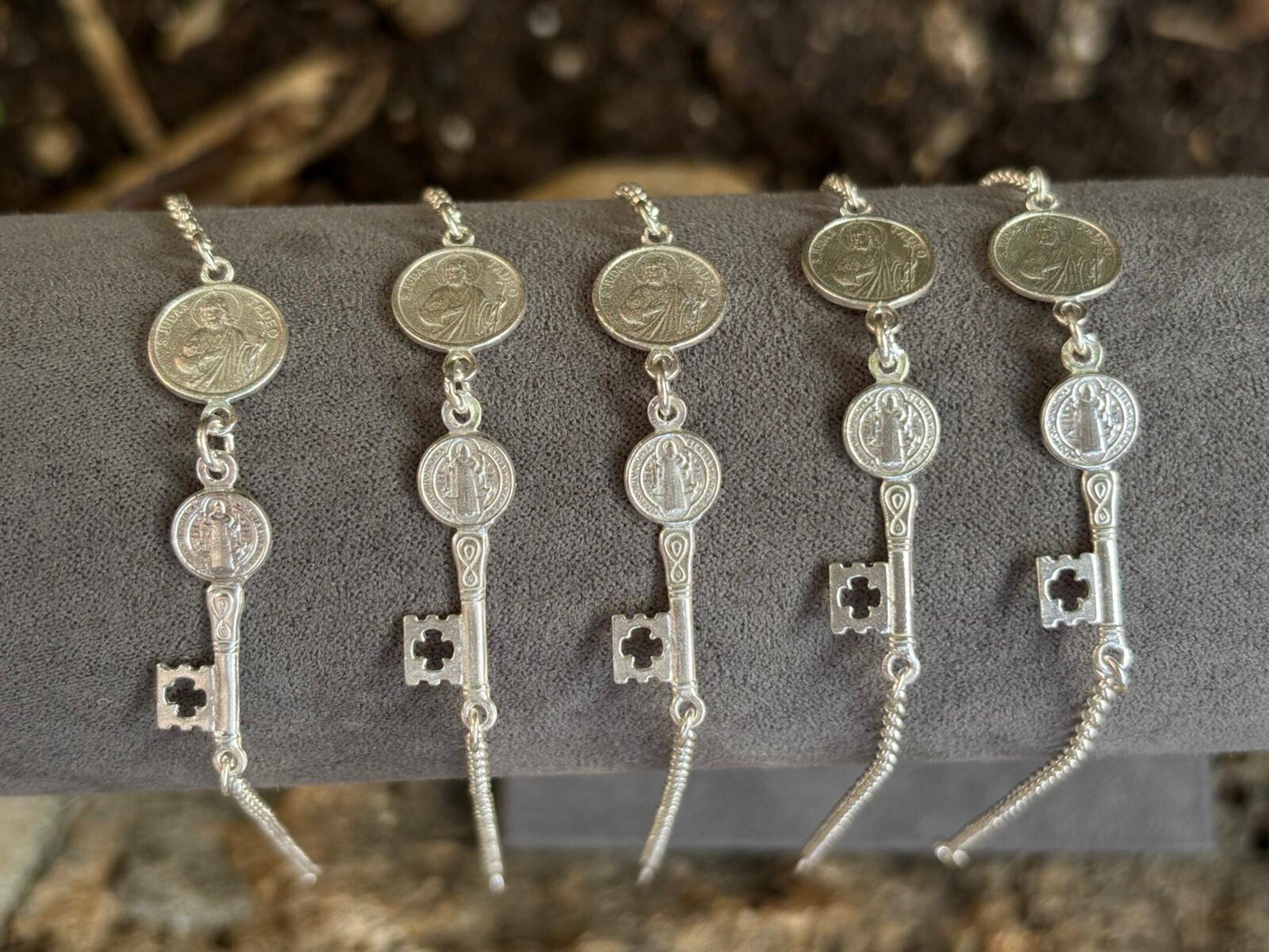 Pulsera doble protección llave de San Benito y Judas Tadeo - 1