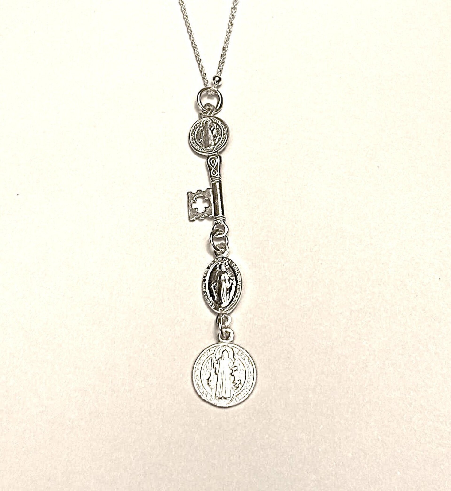 collar religioso llave san Benito, San Judas Tadeo y virgen de la milagrosa - 6