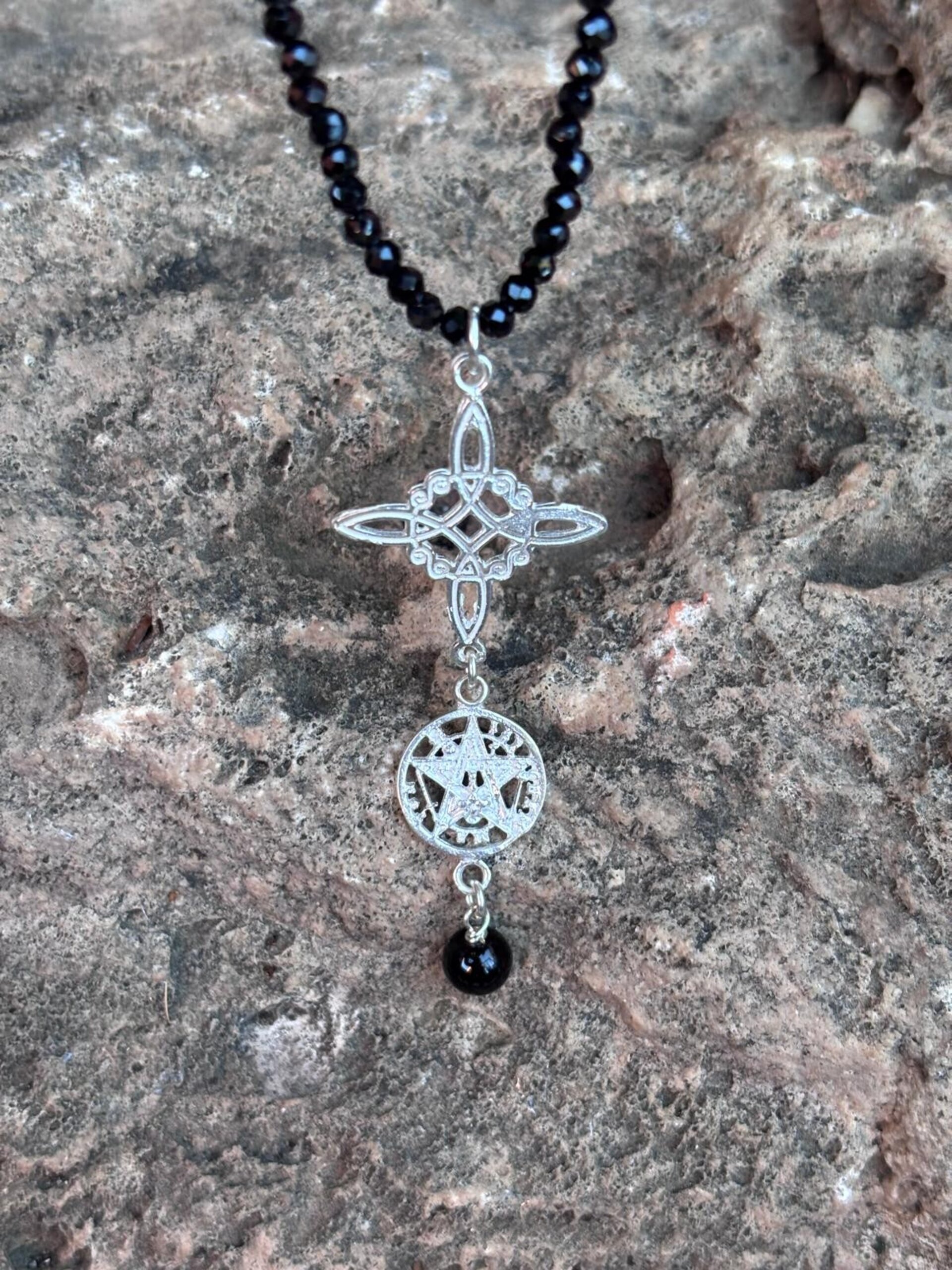 gargantilla facetada turmalina con amuleto - 2