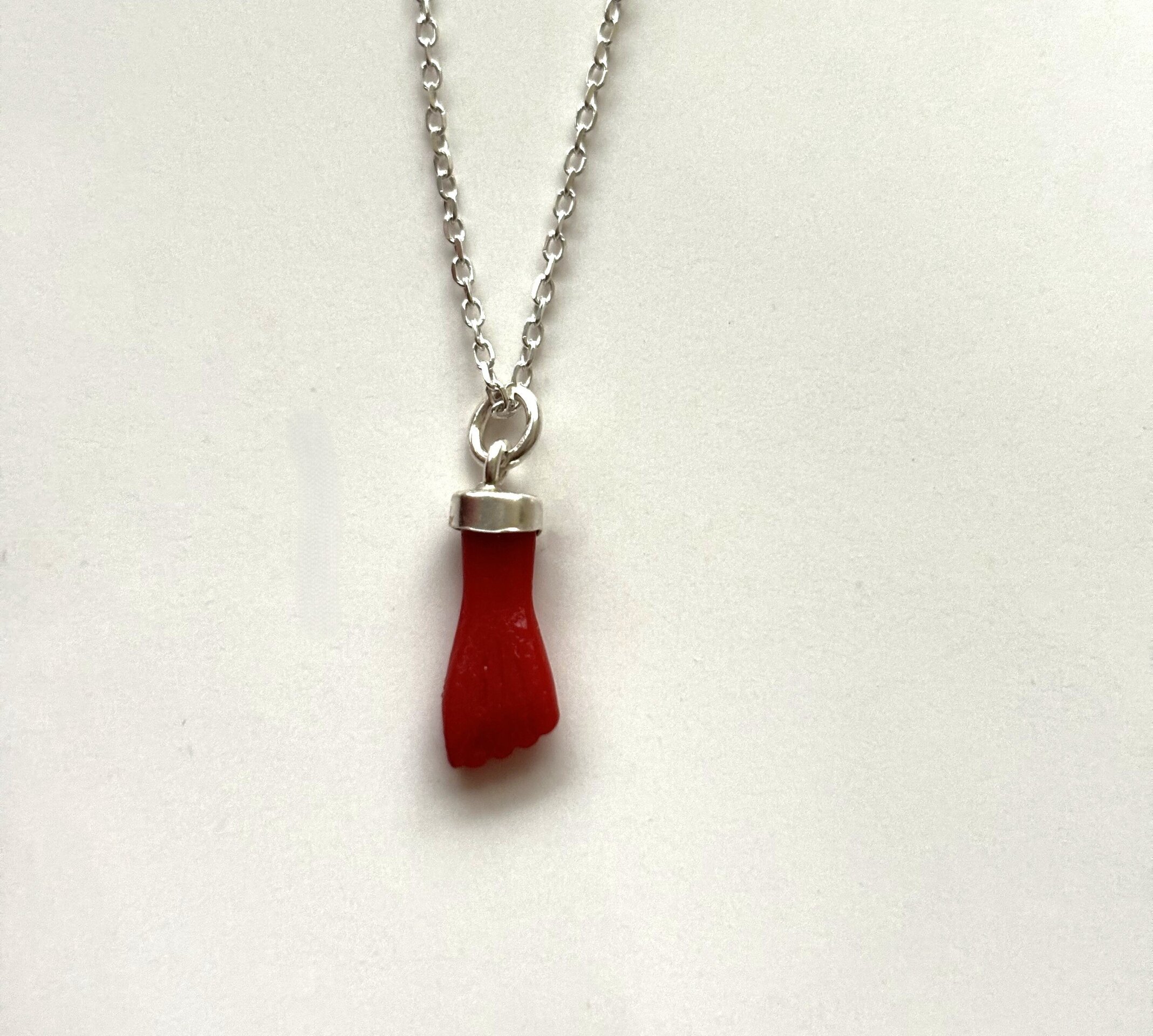 collar puño de higa rojo - 4