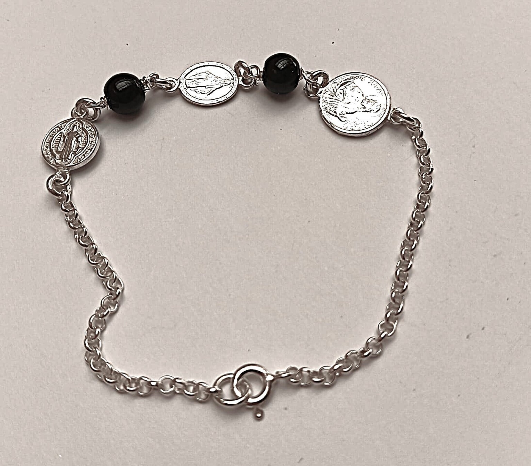 pulsera triple protección llave San Benito, judas Tadeo y virgen de la milagrosa - 3