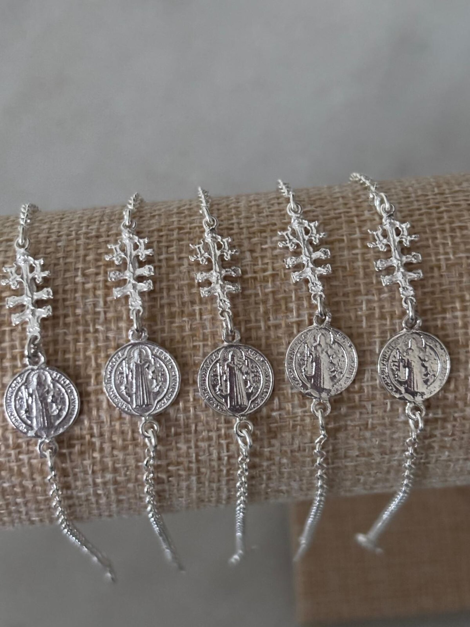 pulsera cruz de caravaca y San Benito - 2